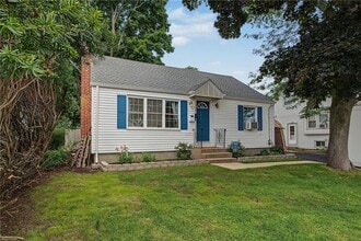 Building Photo - 1349 W Shore Rd