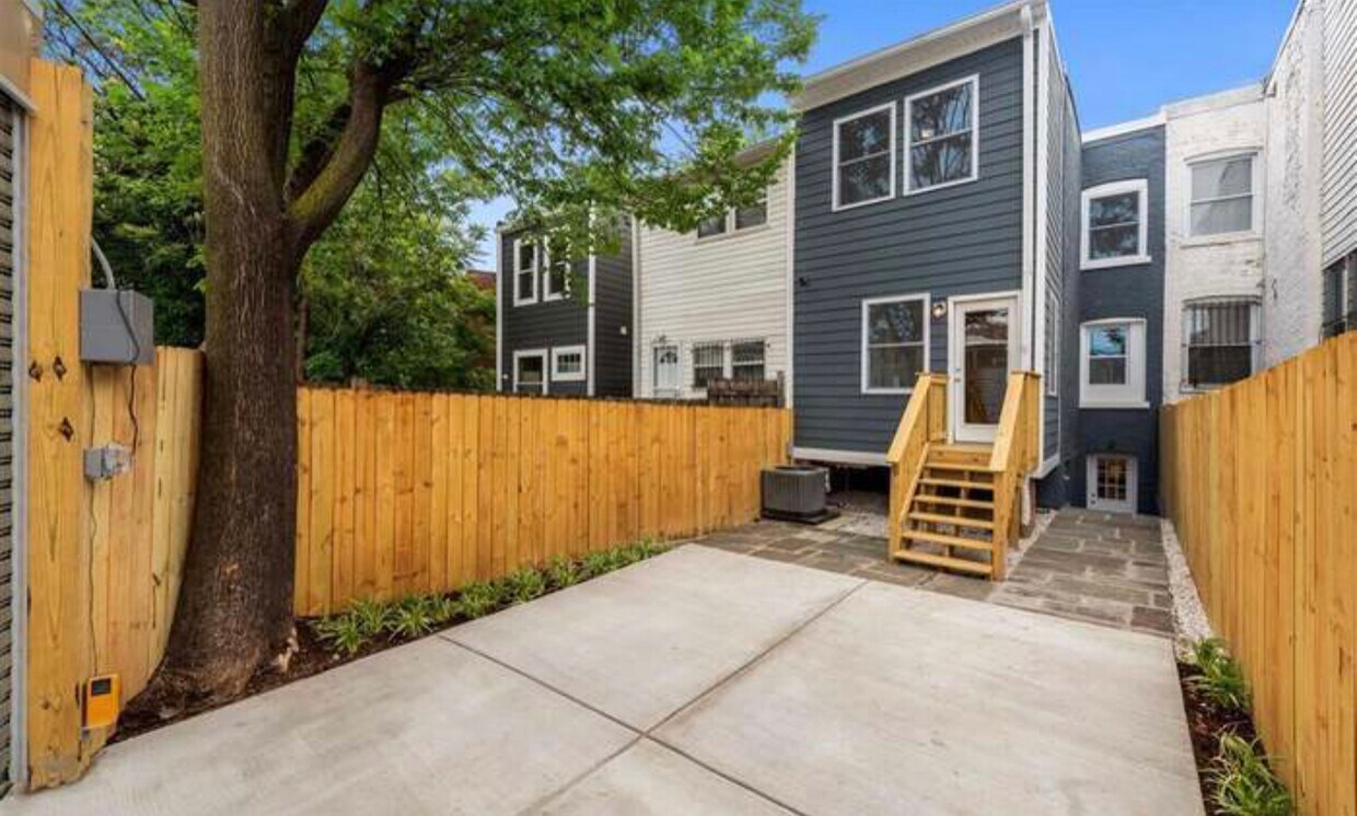 Primary Photo - 308 Rhode Island Ave NE