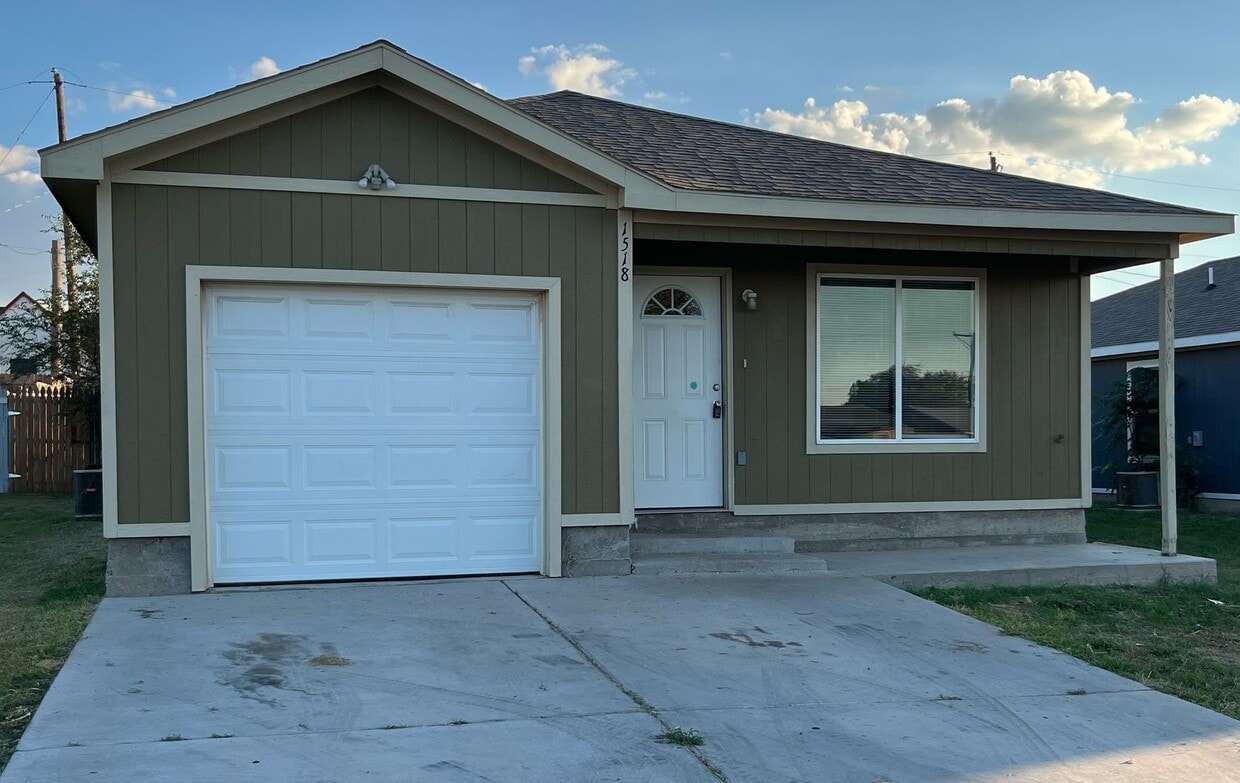 Primary Photo - 3bed 2bath 1car garage