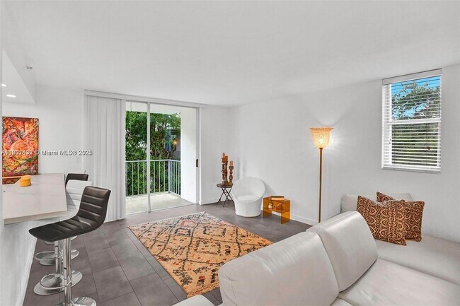 Foto del edificio - 700 NE 63rd St
