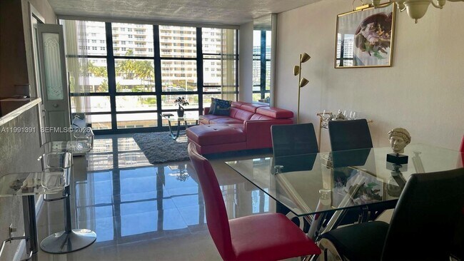 Building Photo - 2017 S Ocean Dr