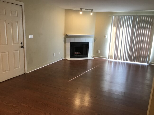 Foto del edificio - 16817 Larch Way