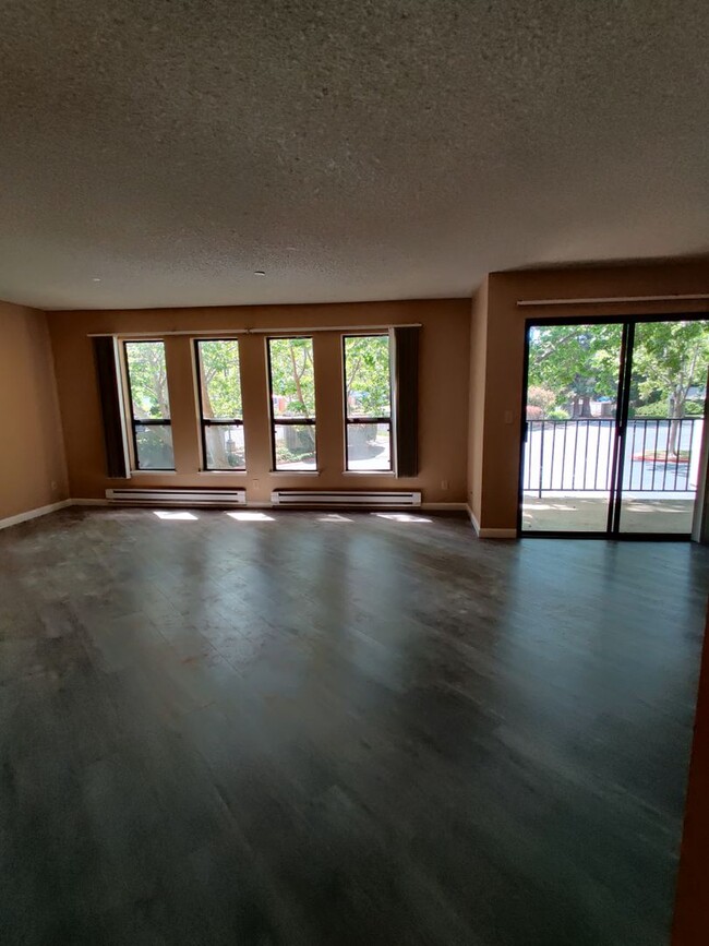 Building Photo - Beautiful  2 beds and 2 baths condon locat...