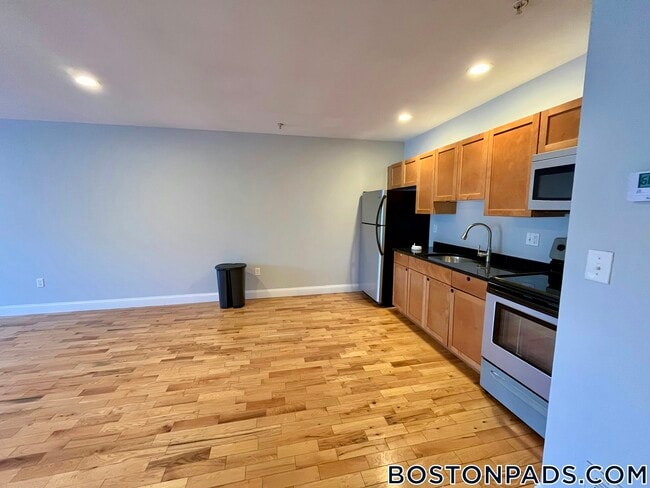 Building Photo - 26 Portland St