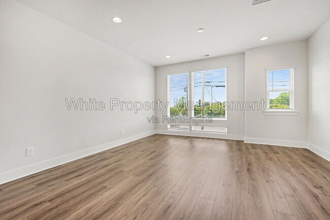 Foto del edificio - 2146 N Graham St
