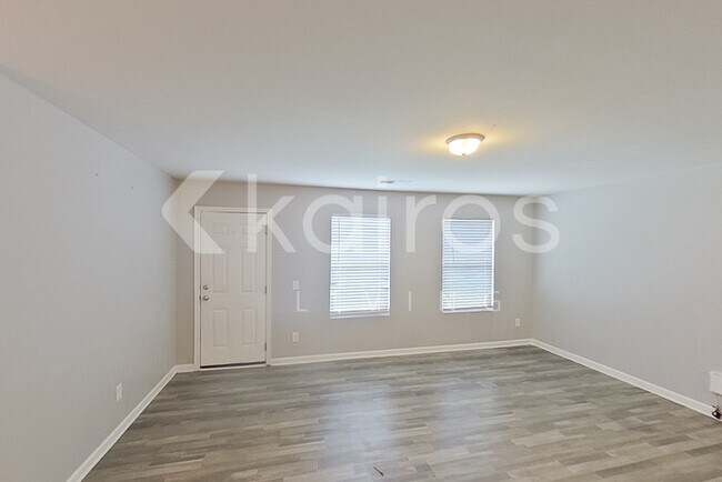 Foto del edificio - 127 Village Creek Dr