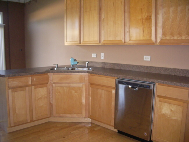 Building Photo - 2306 Evergreen Cir