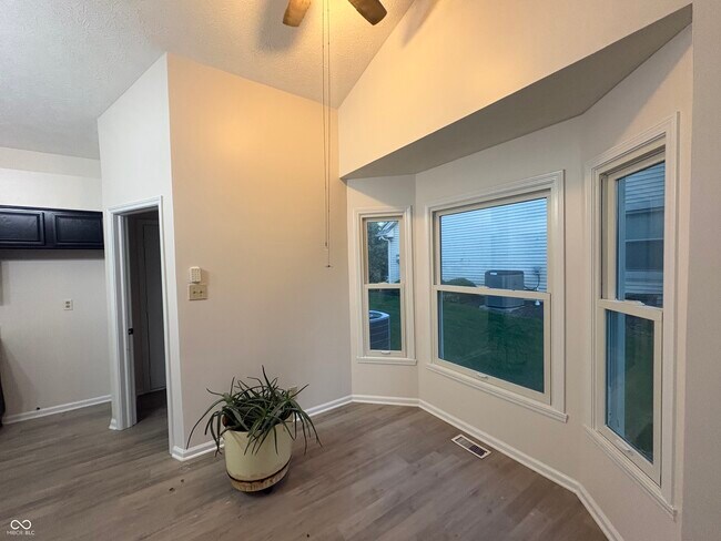 Foto del edificio - 7630 Lippincott Way