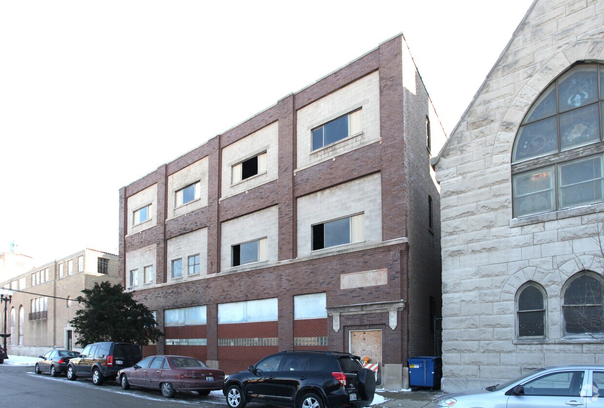 Building Photo - 55-61 E 24th St