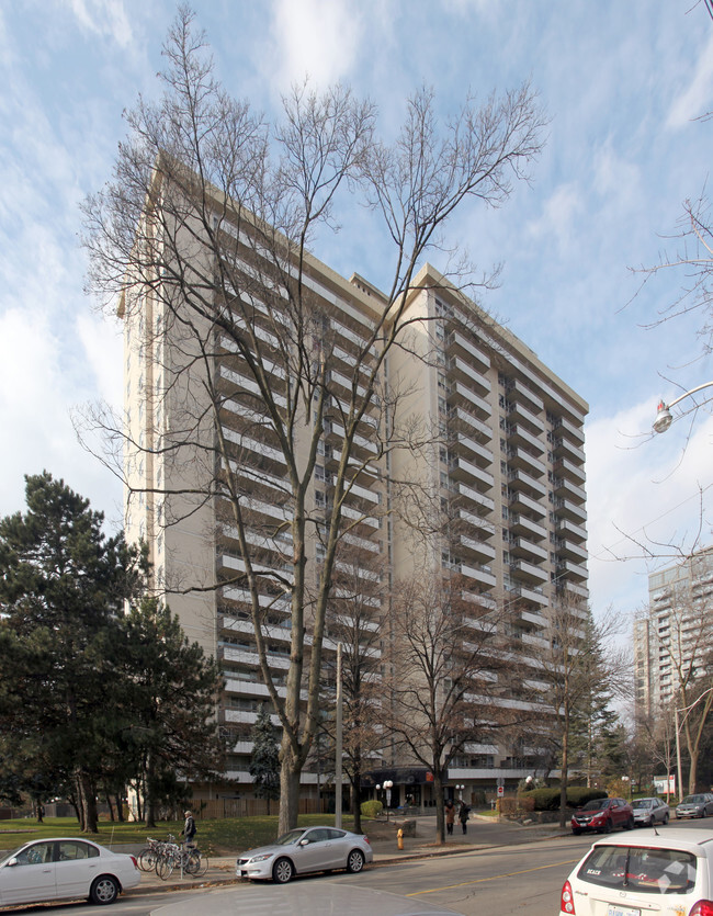 Building Photo - Grenadier Square