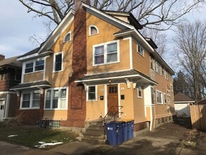 Building Photo - 709 Hawthorne St NE