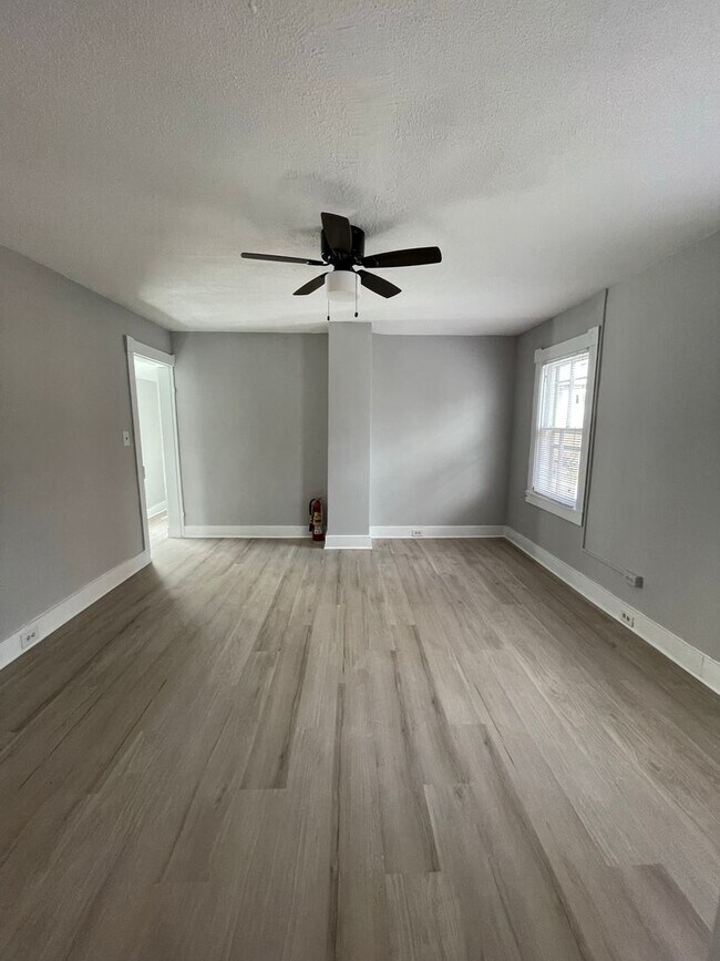 Foto del edificio - Small pets are welcome with an additional deposit and monthly pet rent.