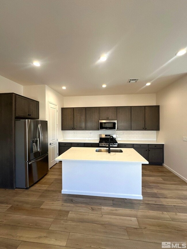 Foto del edificio - 2494 Metolius Dr