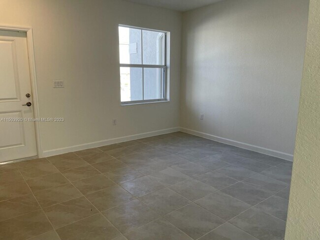 Foto del edificio - 2724 SE 19th St