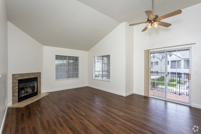 2BD, 2BA - 1058SF - Sala de estar - Park Ridge Apartments