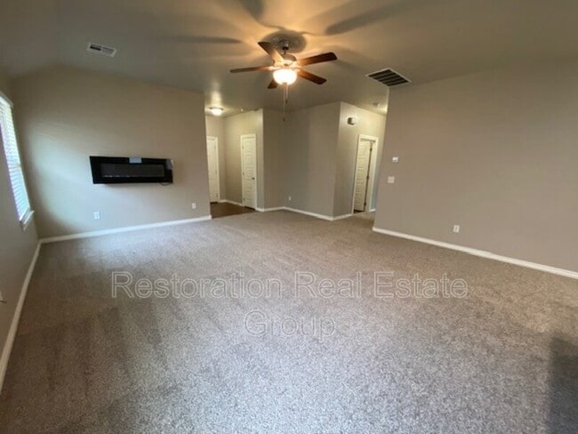 Building Photo - 2432 Fallview Dr