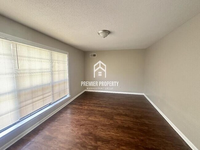 Foto del edificio - 5257 Longmeadow Dr
