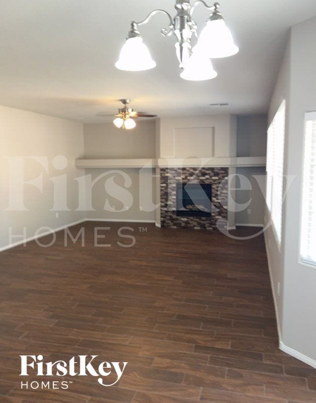 Building Photo - 1104 E Hammer Ln