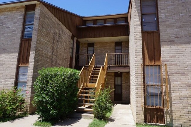 Building Photo - 100 Hillside Rd