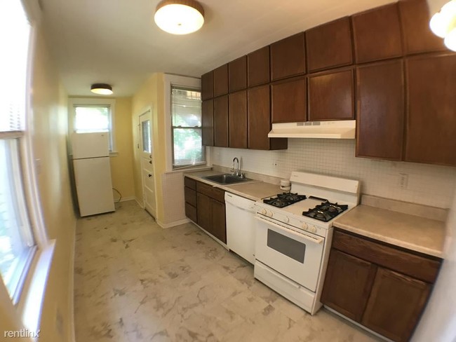 Foto del edificio - 2303 Sherbrook St