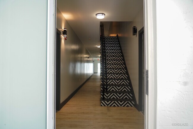 Building Photo - 1020 SW 23rd Ave