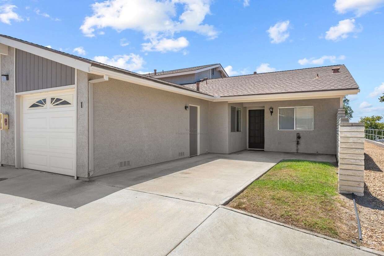 Foto principal - Beautiful Single-Story End Unit in Vista d...