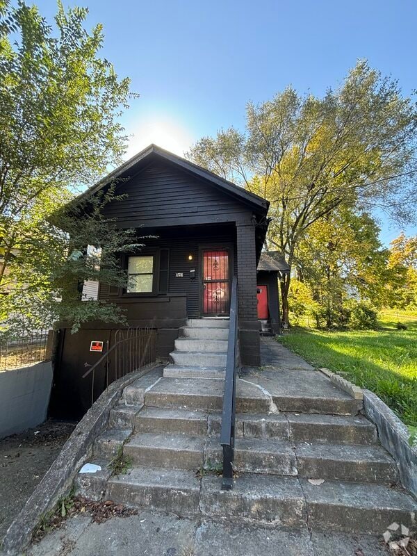 Building Photo - 1728 Wilson Ave