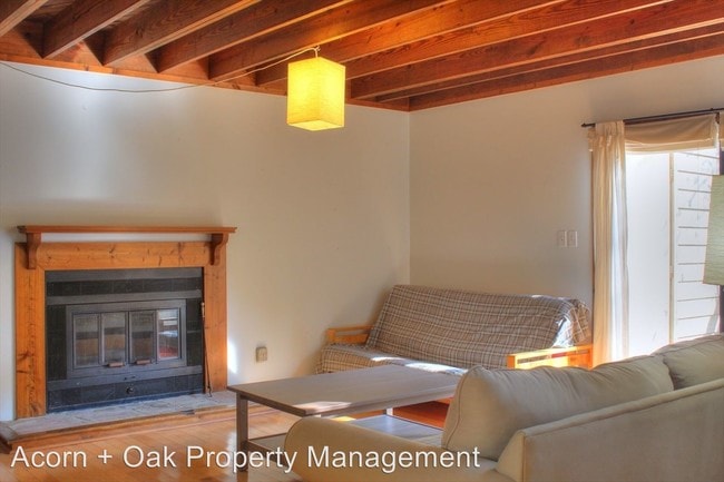 Building Photo - 2 br, 1.5 bath House - 205-A W Poplar Ave.