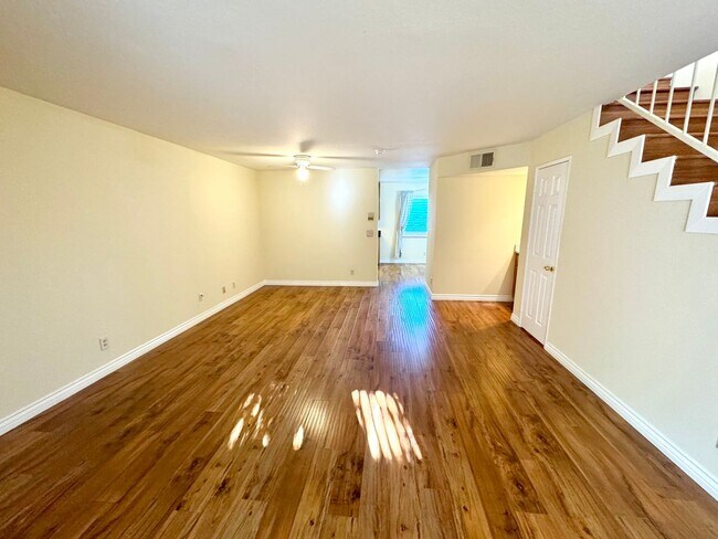 Foto del edificio - 12251 Moorpark St