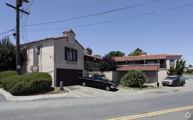 Building Photo - 553 Wallace Ave
