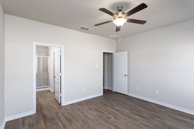 Building Photo - Beautiful 3/2 near I-10/1604