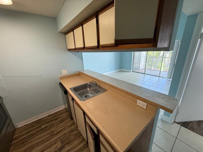 Foto del edificio - 5740 Rock Island Rd