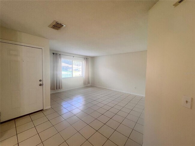 Foto del edificio - 73 Providence Ln