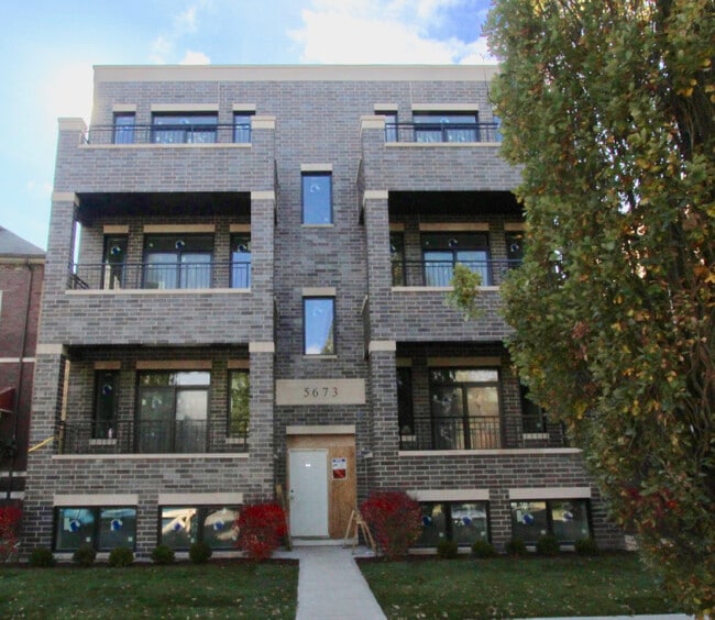 Building Photo - 5673 W Higgins Ave