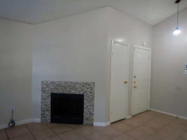 Building Photo - Farley Drive Unit B