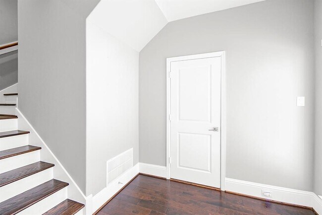 Foto del edificio - 411 N Nagle St