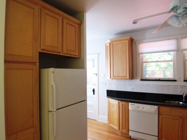 Foto del edificio - 1226 Simpson St