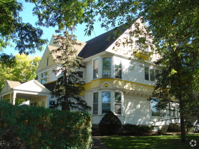 Building Photo - 207 West Ave S