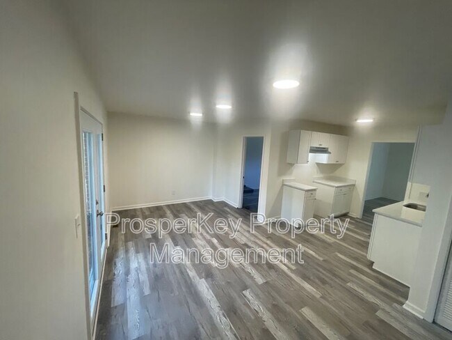 Foto del edificio - 246 Pinetree Cir