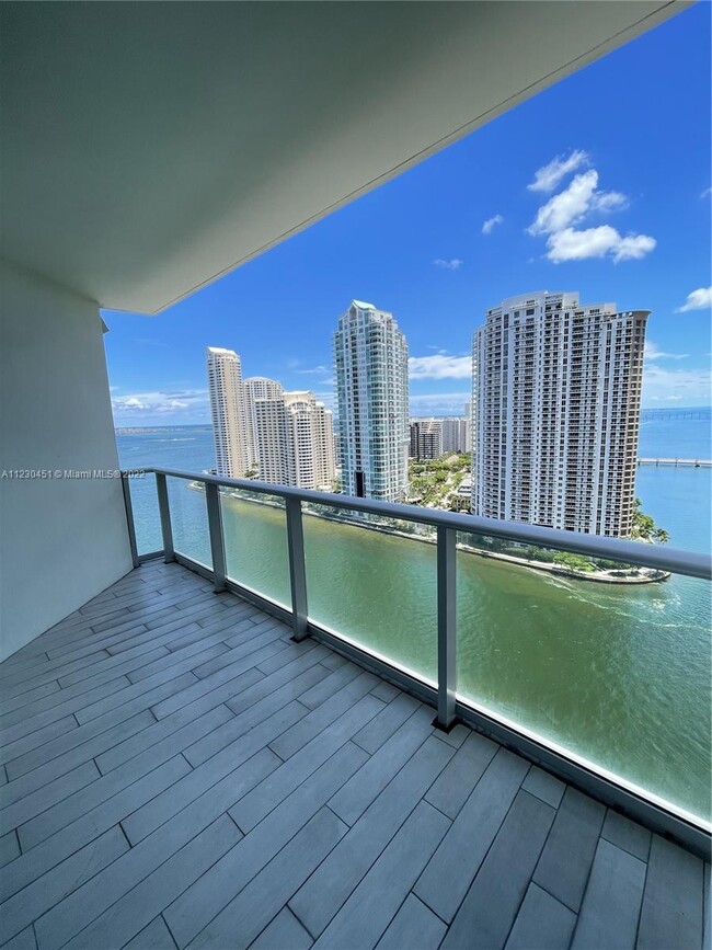 Foto del edificio - 300 S Biscayne Blvd