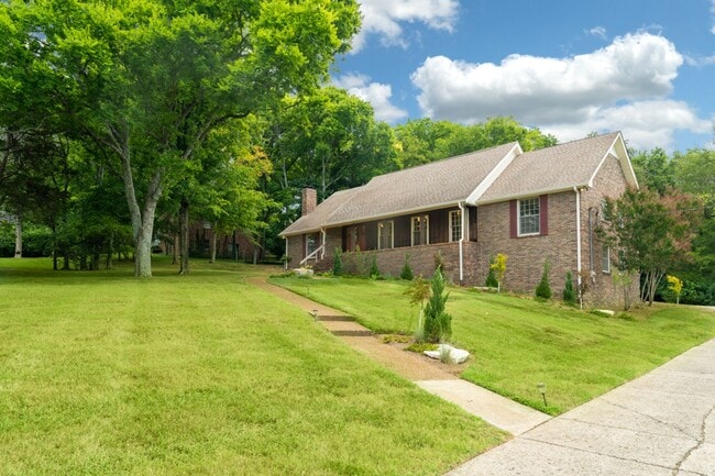 Foto del edificio - $500 off second full month of rent- Single...