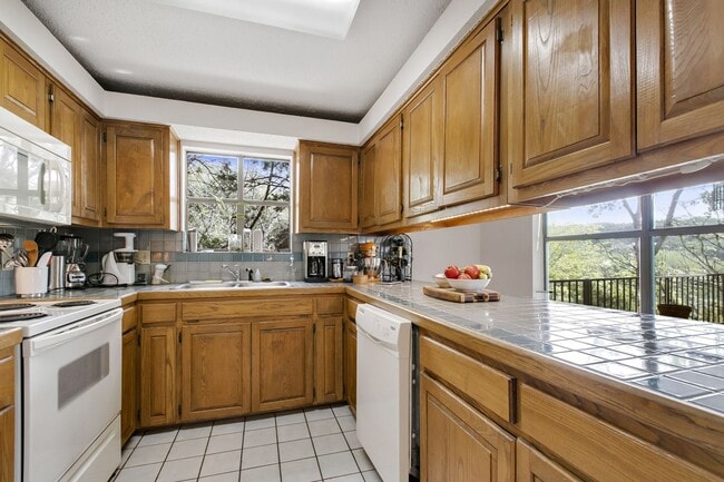 Building Photo - Great Hills Townhome with Private Deck & Scenic Views