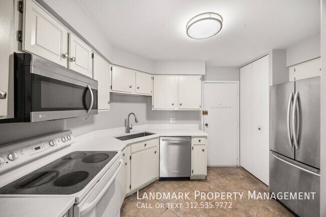 Foto del edificio - 6033 N Sheridan-Unit 35D