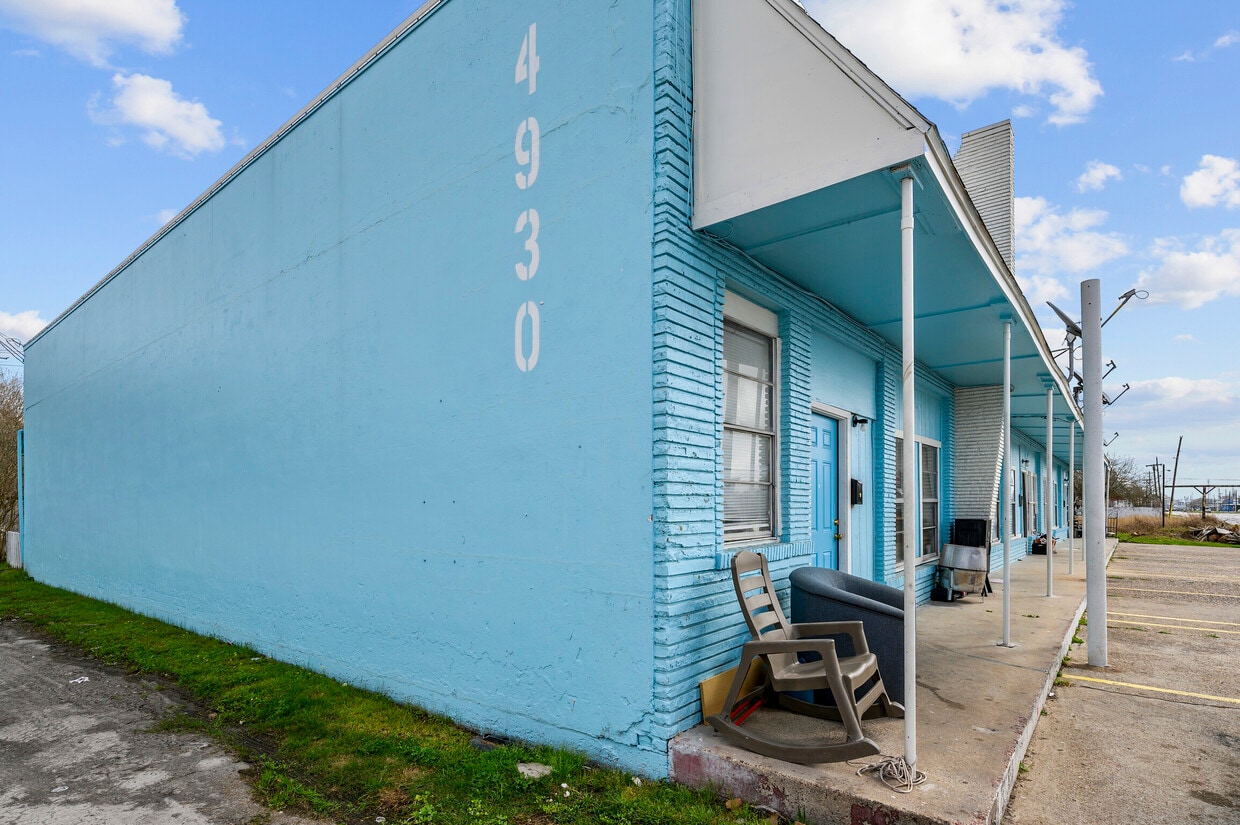 Primary Photo - 4930 Fm 1765