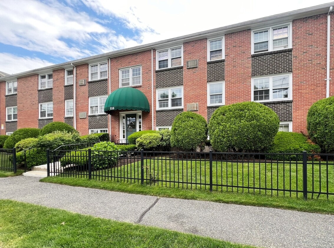 210 Hillside Ave Unit 110, Needham, MA 02494 Condo for Rent in