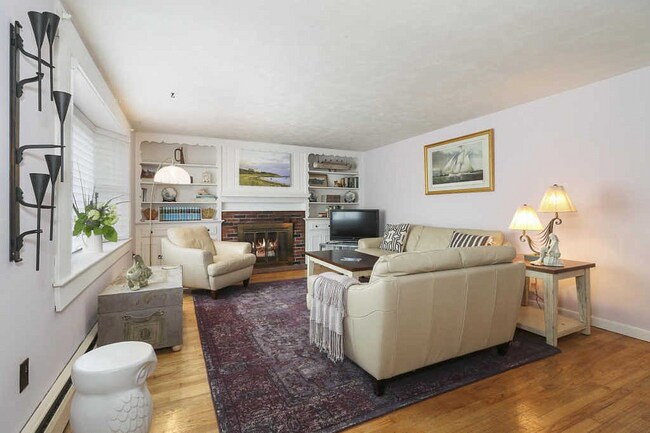 Foto del edificio - 218 Davisville Rd