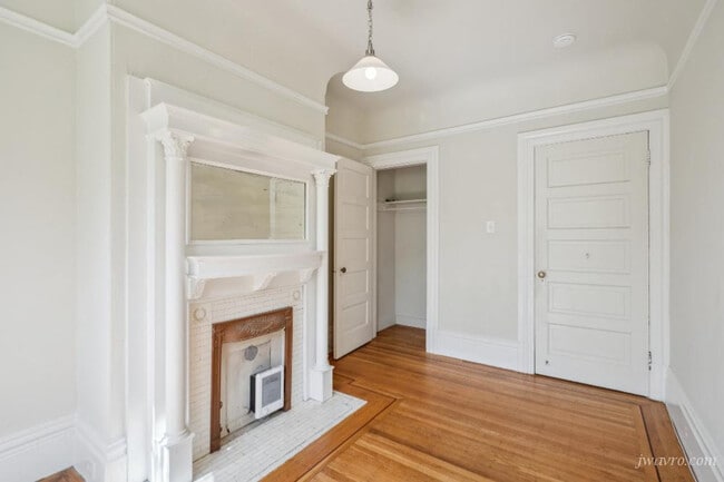 Building Photo - 1208 Cole St