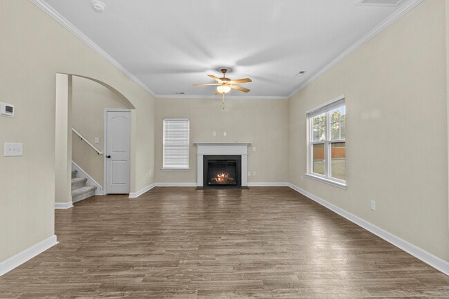 Foto del edificio - 405 Crestmont Ct