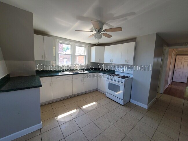 Foto del edificio - 6035 S Karlov Ave