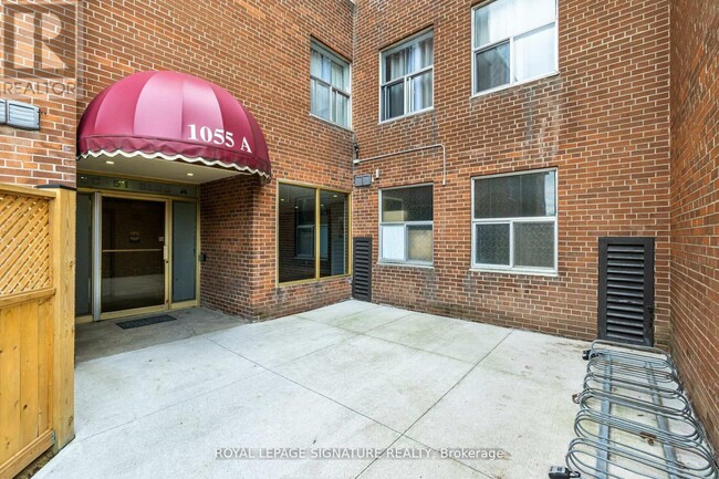 Building Photo - 1055a-1055A Forestwood Dr